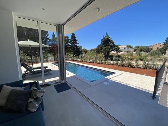 Terasz medencével - Villa H1809, eladó a horvátországi Ugljan szigeten - Panoráma cserkészet.