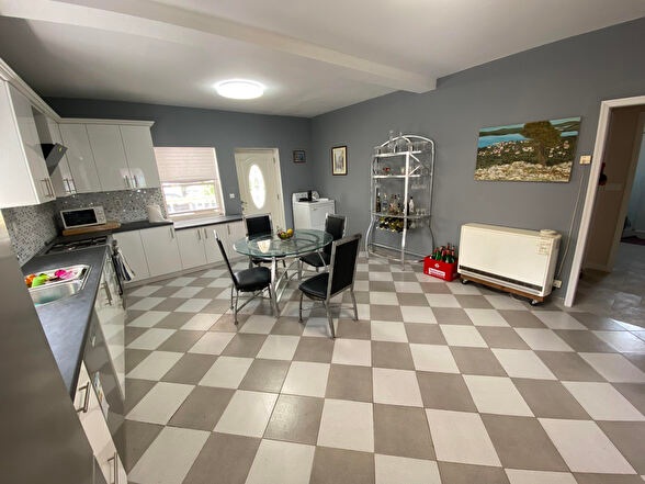 Étkező és konyha.