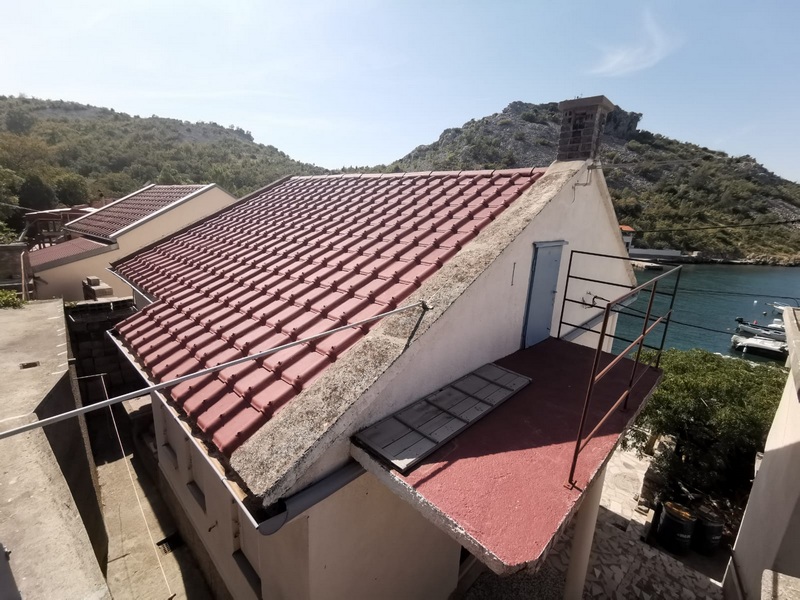 A H1866 ház hátsó része, Karlobag régió, Horvátország - Panorama Scouting.