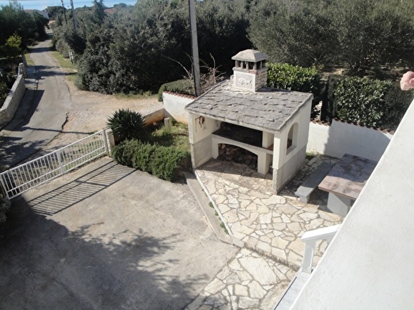 Kilátás a H1886 ingatlan grillezőjére, Ugljan-sziget, Dalmácia.