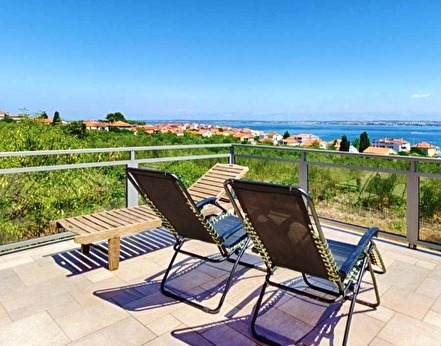 Terasz tengerre néző kilátással a H1888 ingatlanhoz Ugljan szigetén Horvátországban - Panorama Scouting.