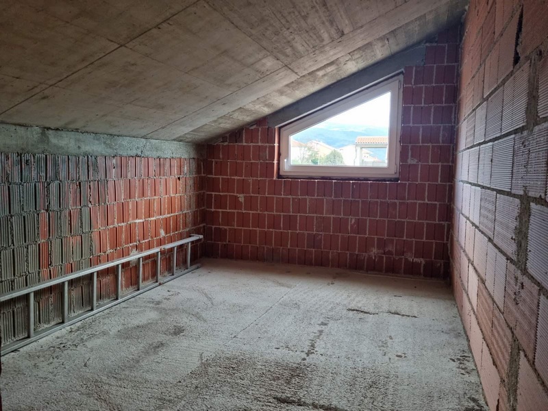 Tetőtér héj állapotában.