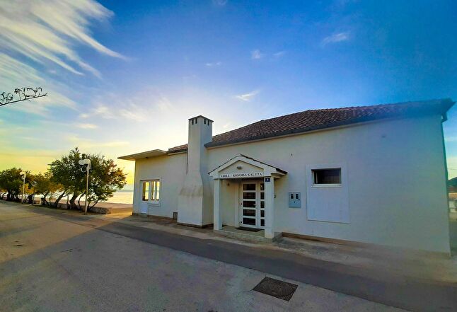 Felújítandó ingatlan a tenger mellett a horvátországi Ugljan szigeten - Panorama Scouting.