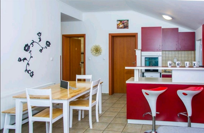 Étkező és konyha.