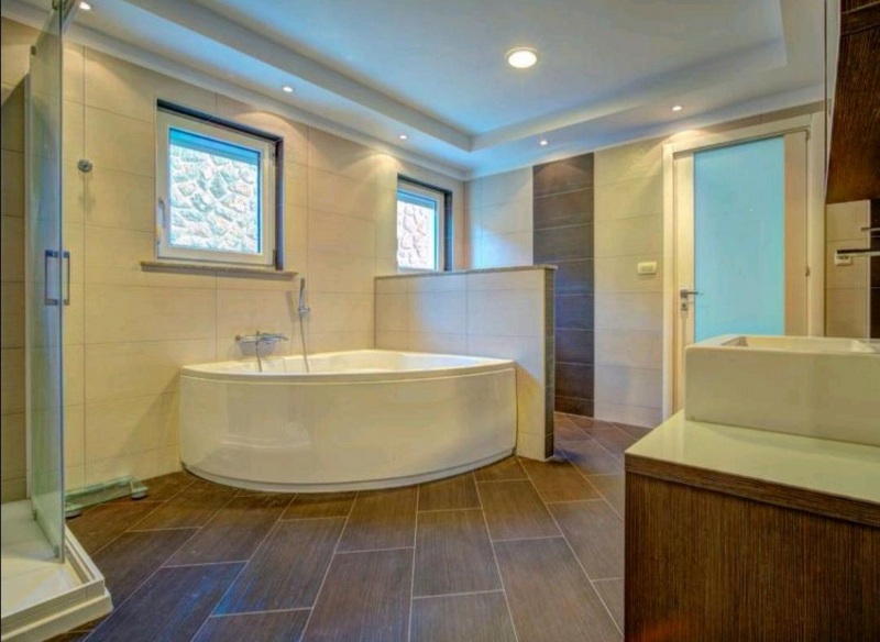 Fürdőszoba káddal.