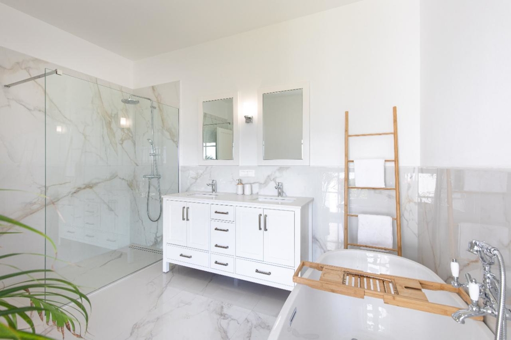 Modern és minőségi fürdőszoba.