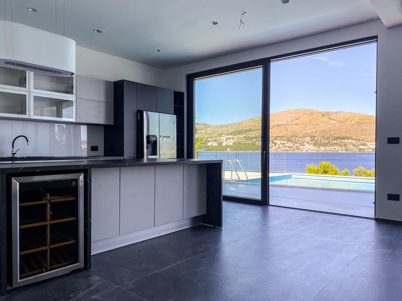 Horvátországban, Ciovo Trogir szigetén eladó H1921 ingatlan kertje - Panoráma cserkészet.