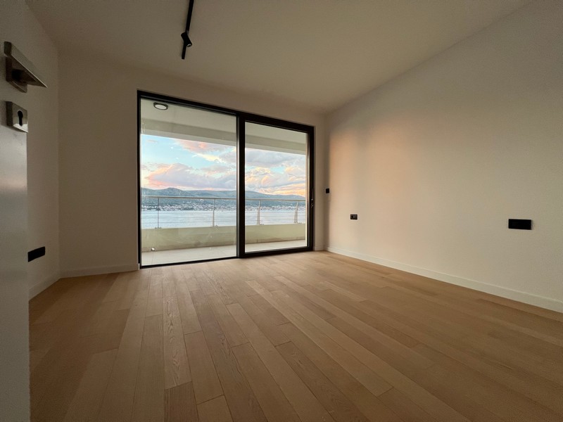 Luxus tengerparti ingatlanok Horvátországban - Panorama Scouting H1923, Közép-Dalmácia, Ciovo Trogir-sziget.