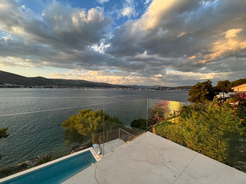 Új villák medencével a tenger mellett eladók - Panoráma cserkészet.