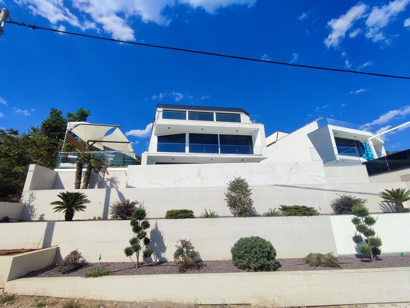 Crikvenicában úszómedencés villa eladó - Panorama Scouting H1932.