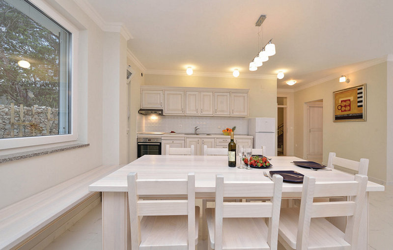 Étkező és konyha.