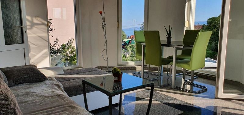 Nappali gyönyörű kilátással a tengerre - Novi Vinodolski, H1949, Horvátország.