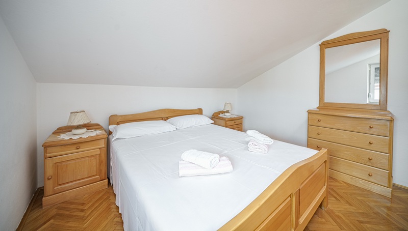 Vonzó és hangulatos hálószoba.