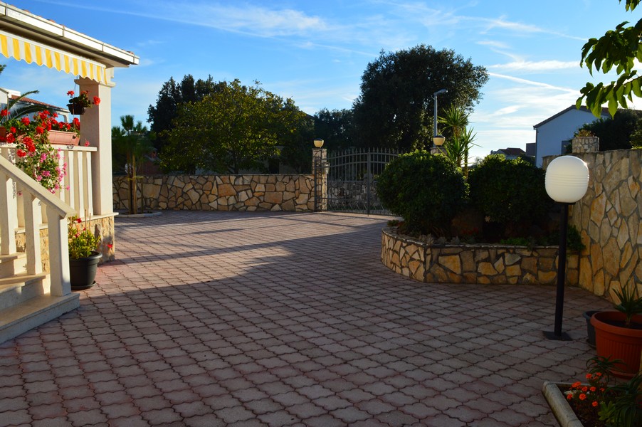 A H2070 ingatlan külseje, Közép-Dalmácia - Panorama Scouting Croatia.