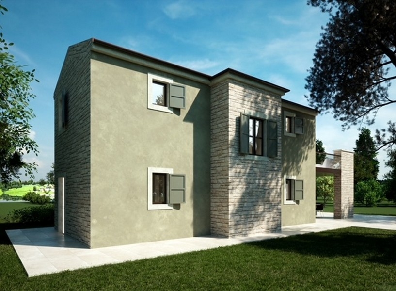 Isztriai szürke ingatlan hátulja nagy ablakokkal és részben kész terasszal.