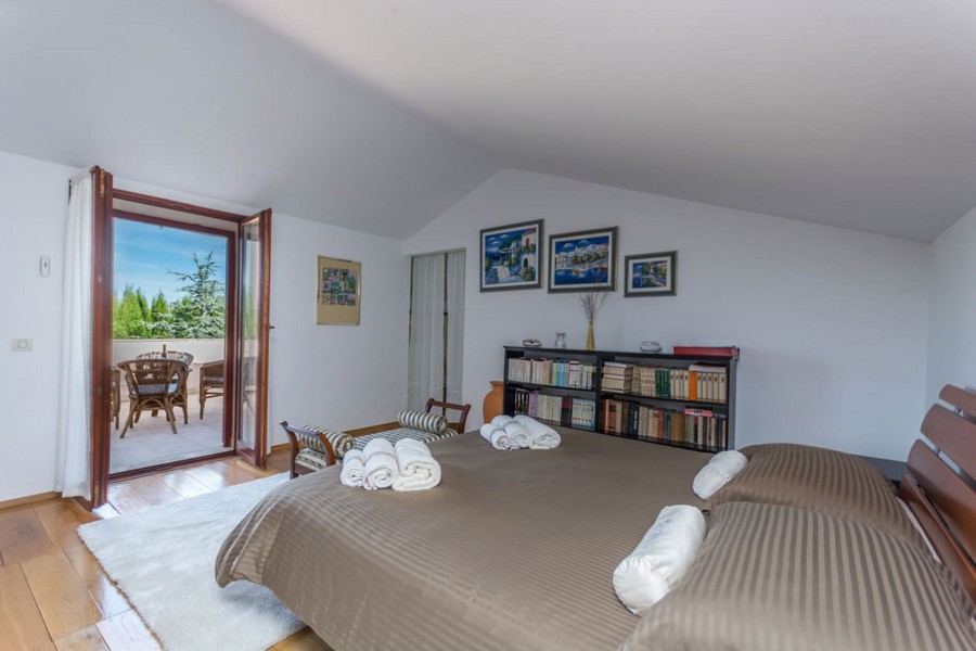 Hálószoba terasszal.