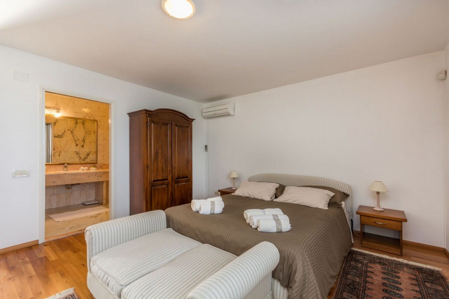 Légkondicionált hálószoba.