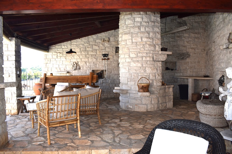 Az isztriai H2272 ingatlan grillezője - Panorama Scouting.