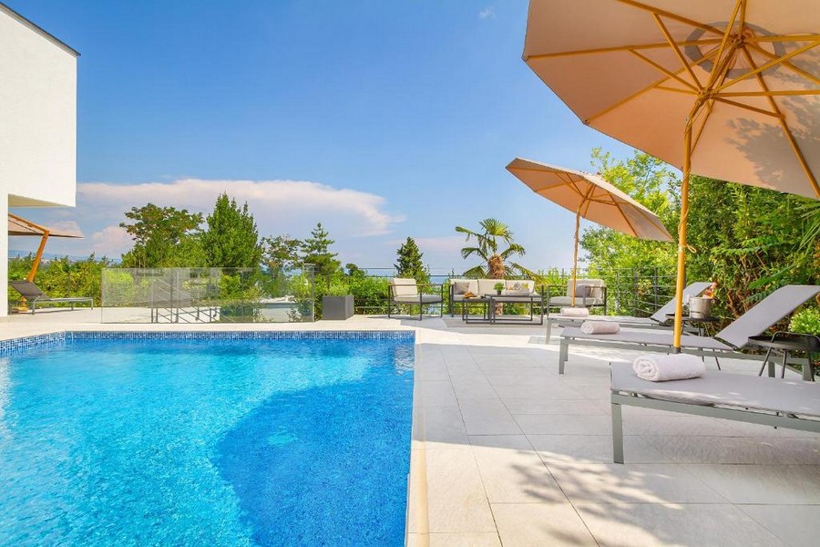 Luxus ingatlan Horvátország - Ingatlan Abbáziában panoráma cserkészettel.