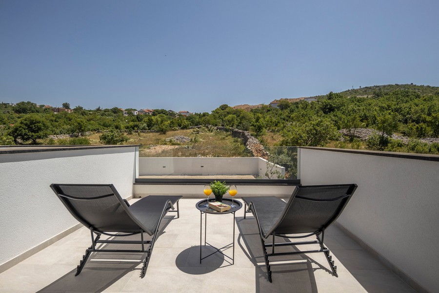 A H2313-as ingatlan terasza, amely eladó Horvátországban, Zadar régióban - Panoráma cserkészet.