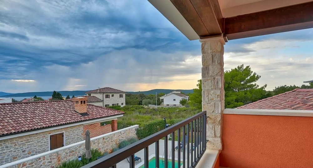 Tengerre néző kilátás a H2361 ingatlan erkélyéről, Ugljan-sziget, Horvátország.