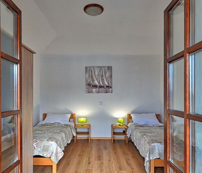 Ezen a képen a H2361 ingatlan vonzó és kényelmes hálószobája látható, mely Ugljan / Pasman / Dugi Otok településen eladó.