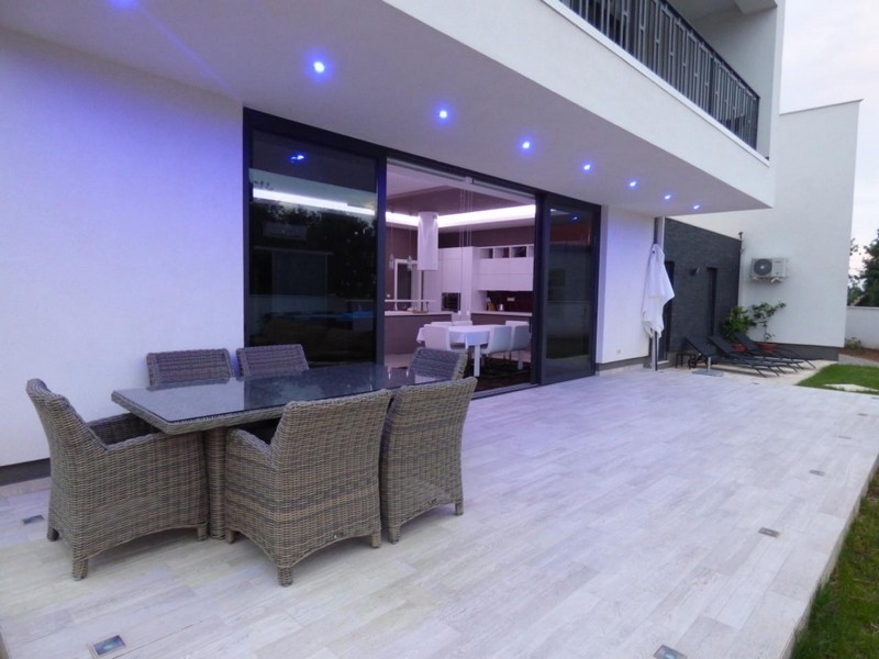 Bútorozott családi ház