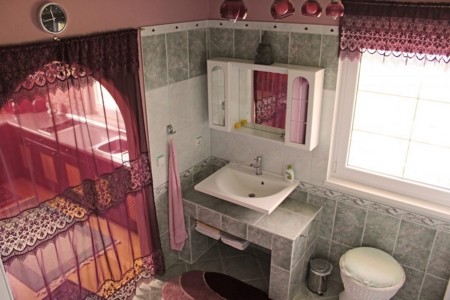 Nagy terasz panorámás kilátással a tengerre