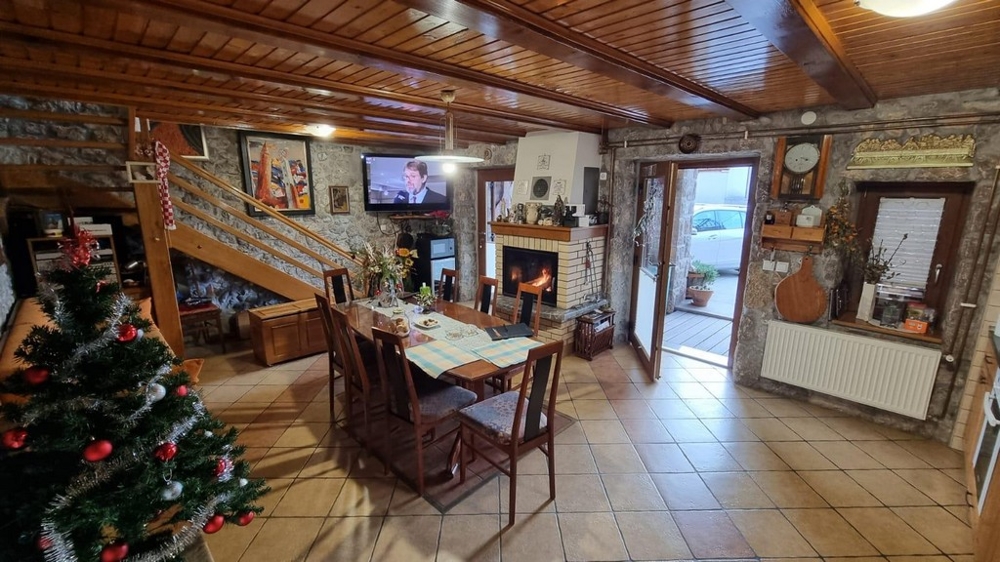 Ház nagyszerű helyen, panorámás kilátással