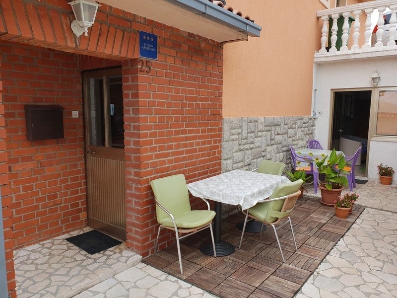 Tengerre néző terasz a H2412 ingatlanhoz, mely eladó Horvátországban a Senj régióban - Panoráma cserkészet.