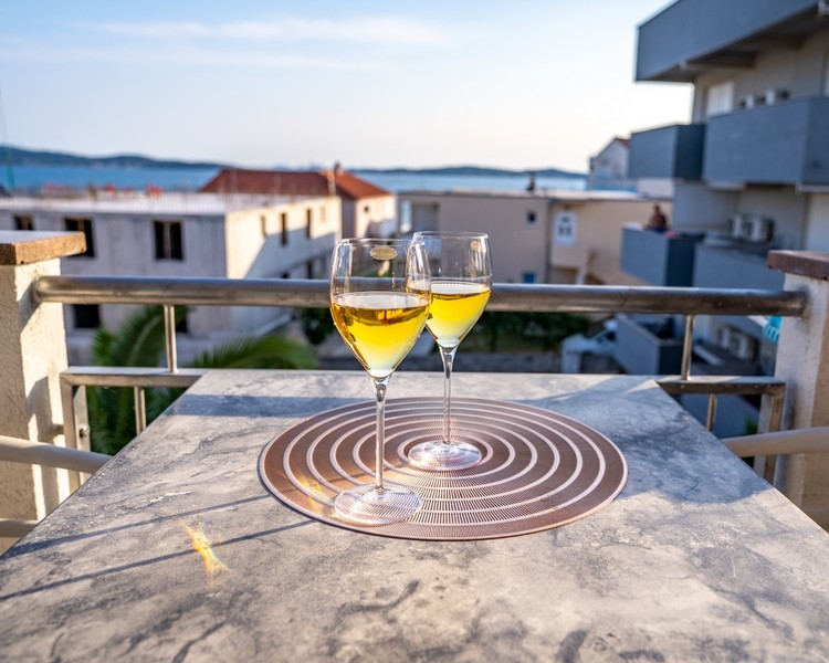 Csak 50 méterre a tengertől