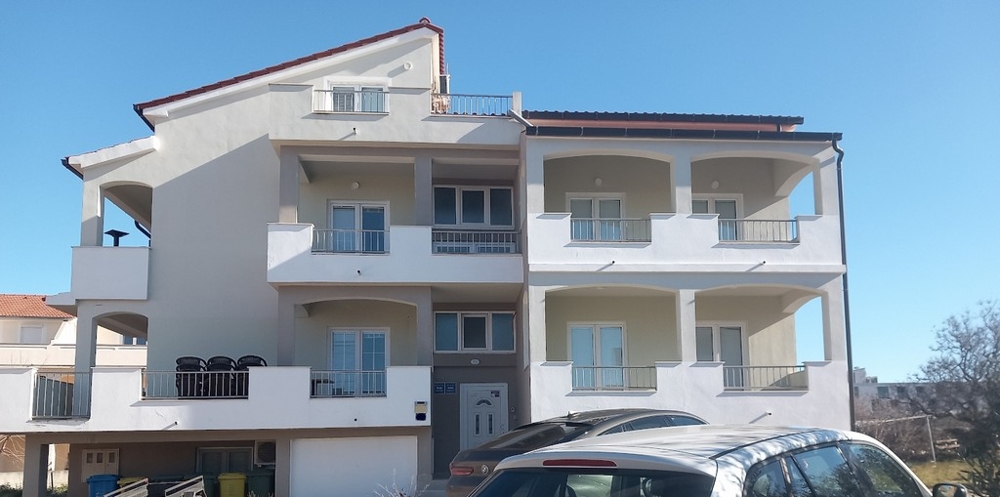 Nagy ház közel a központhoz és a sétányhoz