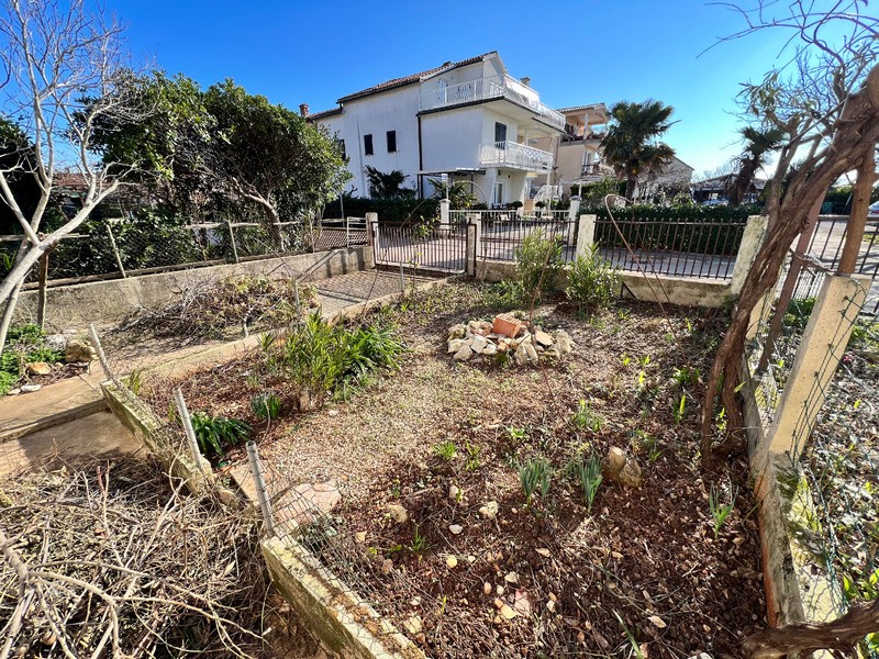 A H2438 ingatlan kertje Umagban, Isztria.