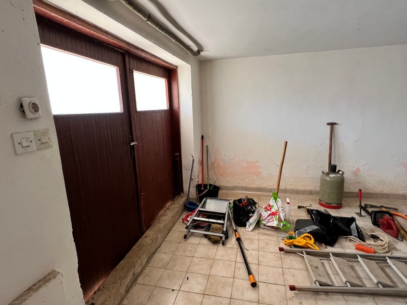 A garázs - felújításra szorul.