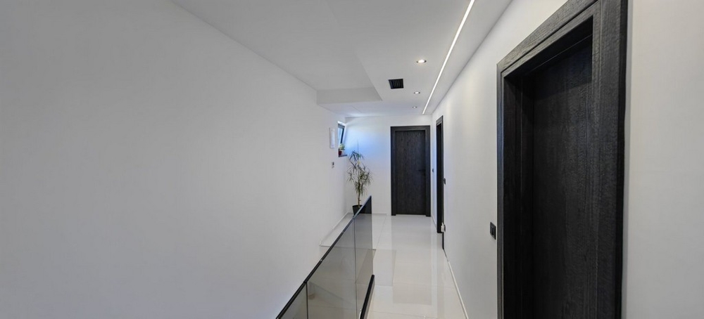 Folyosó a H2445 Villa felső emeletén.