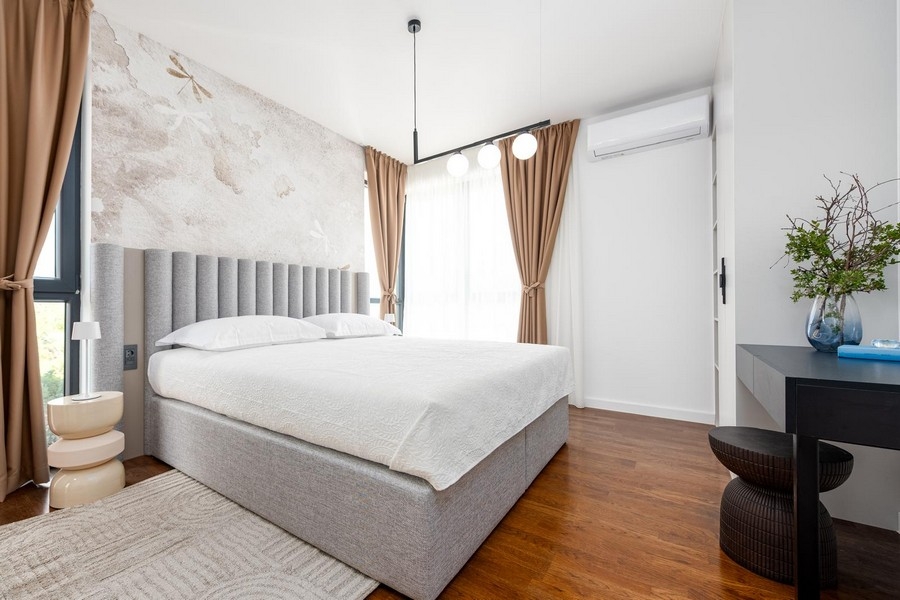 Modern és hangulatos hálószoba a H2489 ingatlanban.