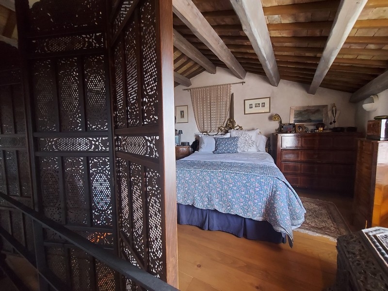 Hálószoba ablakkal