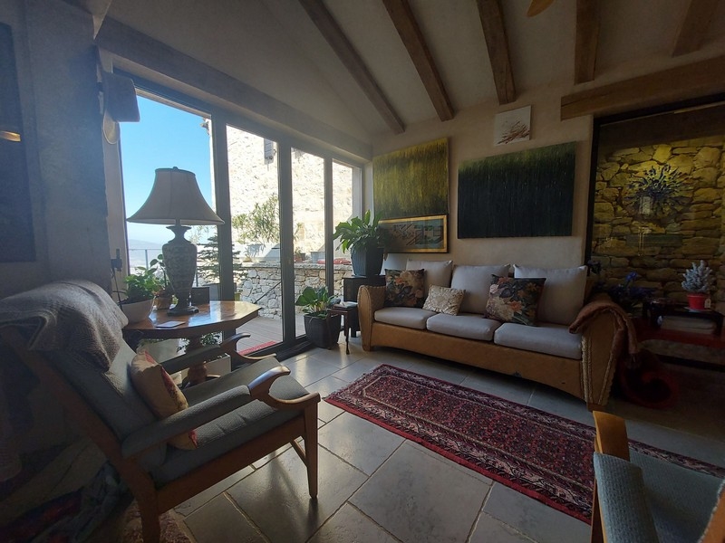 Nappali kijárattal a teraszra