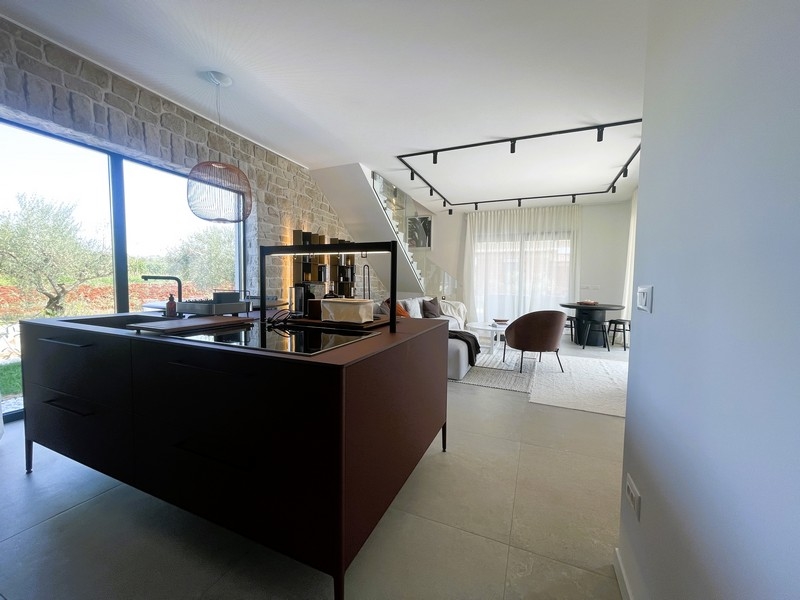 Belső a H2508 villa földszintjén, eladásra kínált Isztrián.