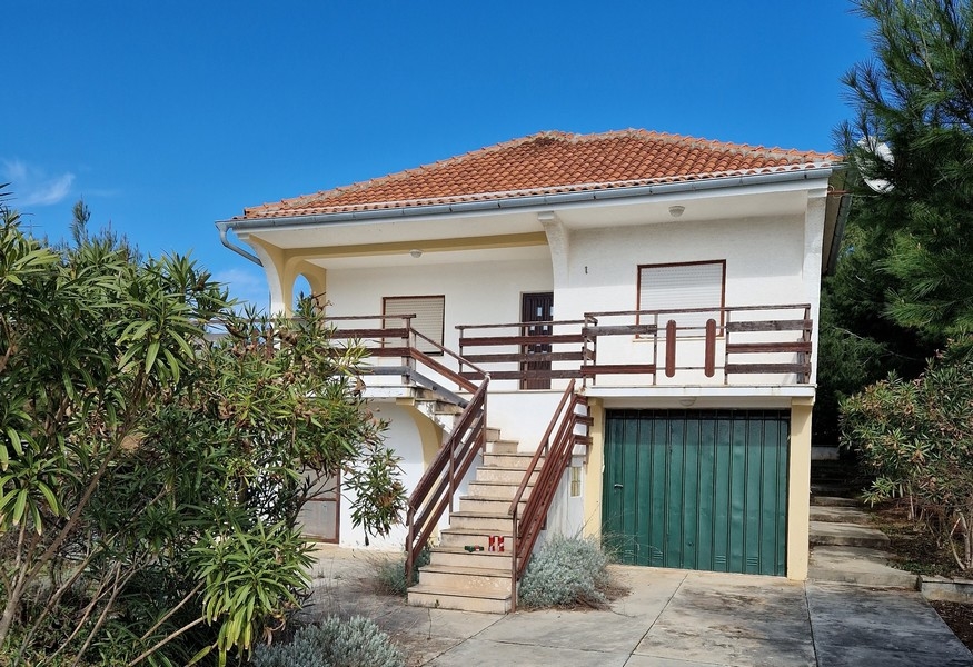 Vásároljon házat az első sorban a tengerhez - Panorama Scouting Croatia (azonosító kód: H2509).