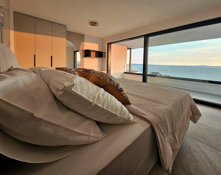 Tengerre néző hálószoba.