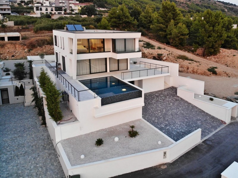 Modern villa Horvátországban - külső kilátás naplementekor