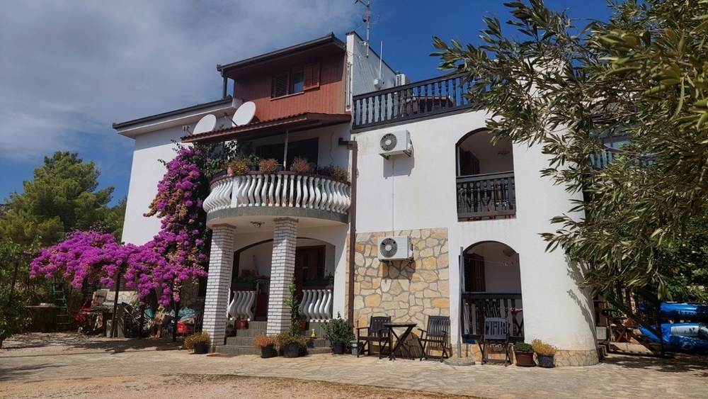 Apartmanház tengerre néző kilátással