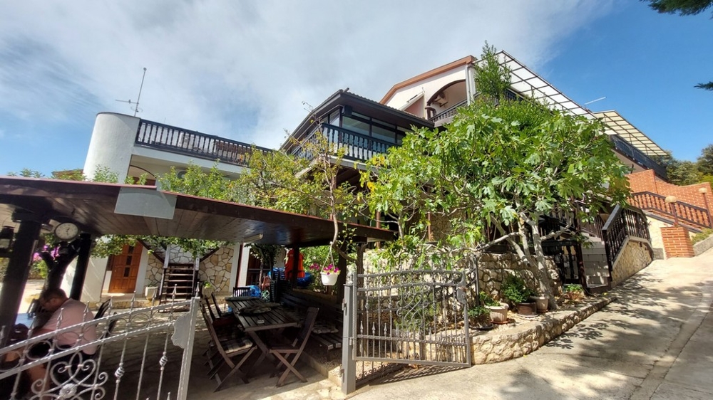 Elegáns ház előszobával és étteremmel