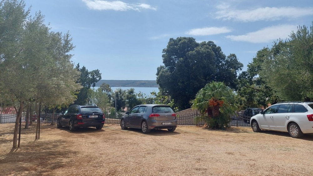 Kilátás a tengerre és a hegyekre