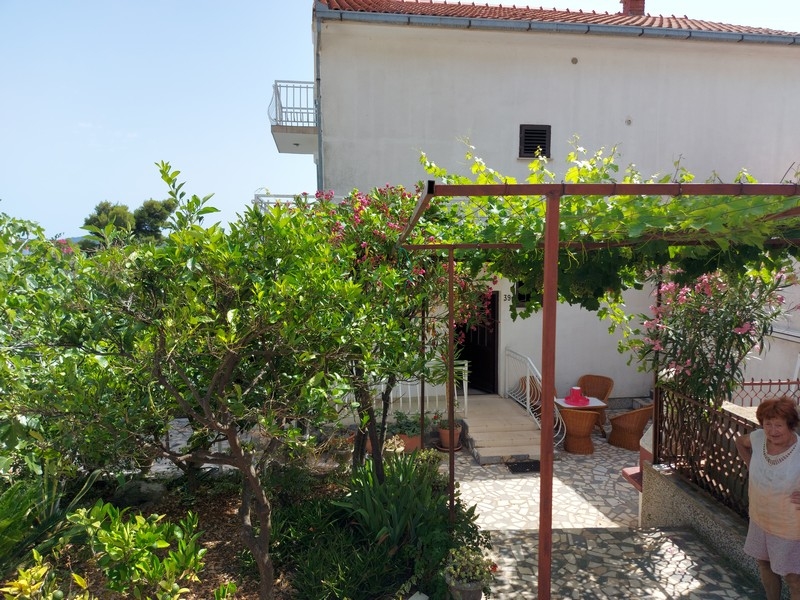 Szép terasz grillel