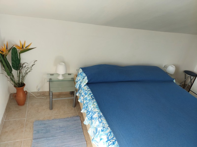 Hálószoba ablakkal