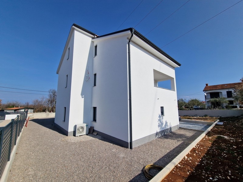 A ház hátsó része.