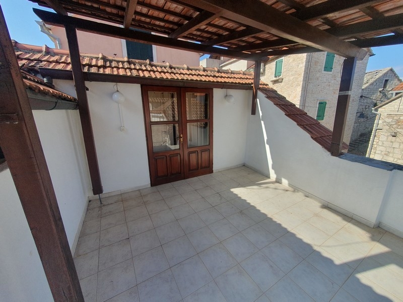 Hálószoba ablakkal