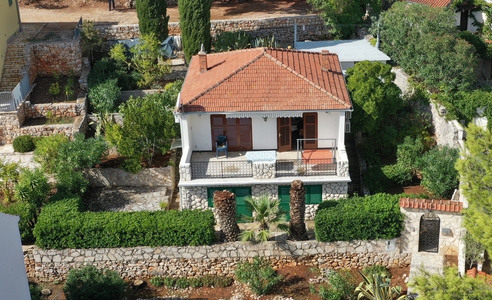 Hagyományos ház Jelsa közelében